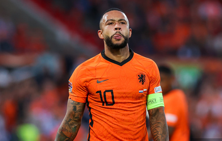 包含波兰遭意大利逼平，小组形势堪忧的词条